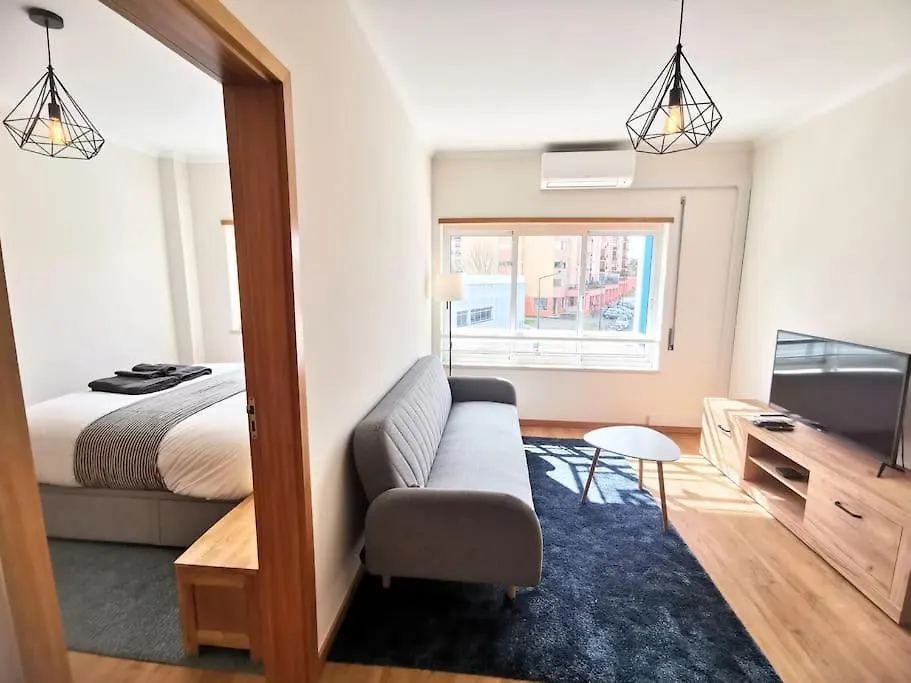 New Sunny House! Your Home Lisbon Apartment